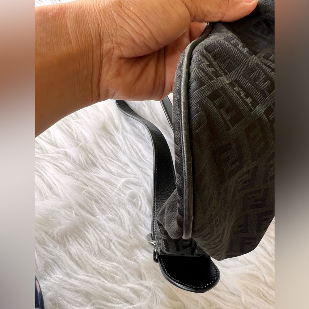 Fendi Oyster Shoulder Bag - Picture 7 of 7